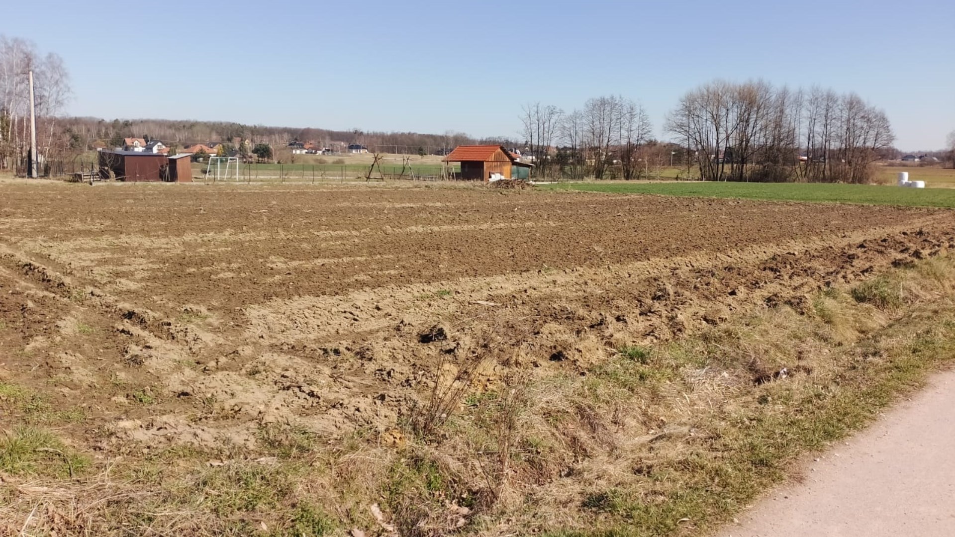 Działka na sprzedaż