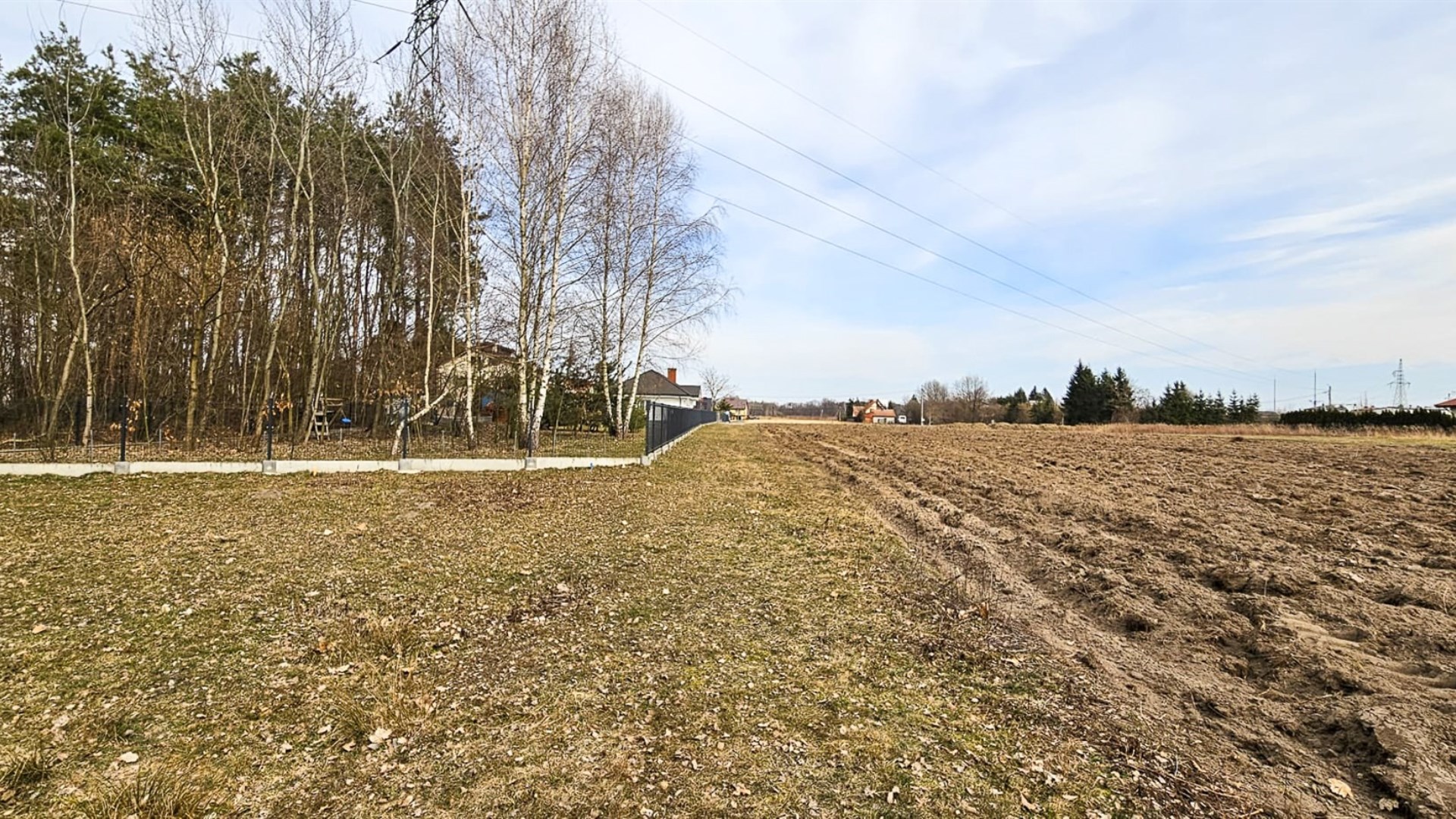 Działka na sprzedaż